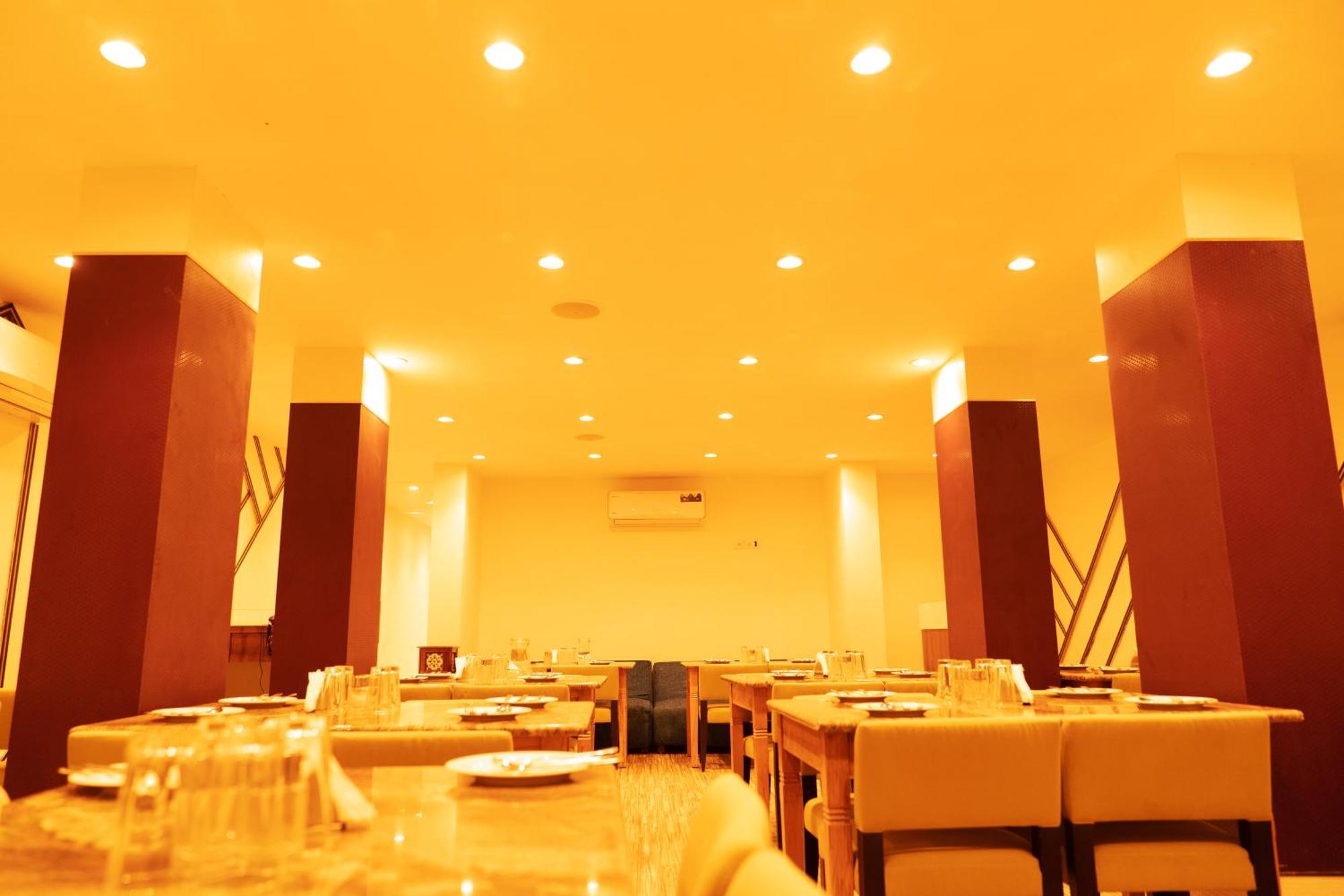 The Flamboyant Natraj 호텔 Bharuch 외부 사진